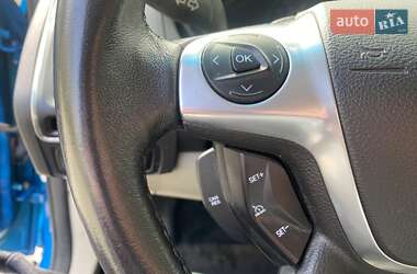 Хэтчбек Ford Focus 2012 в 