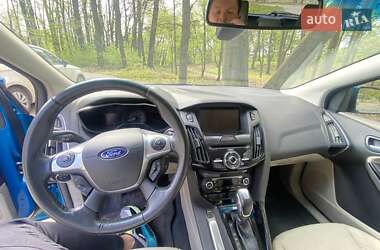 Хэтчбек Ford Focus 2012 в 
