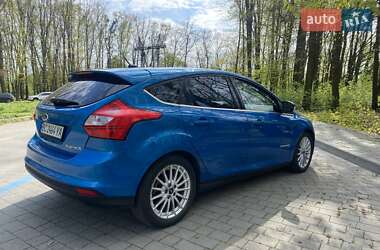 Хэтчбек Ford Focus 2012 в 