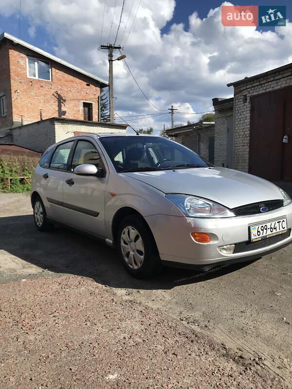 Хэтчбек Ford Focus 2000 в Львове