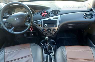 Хэтчбек Ford Focus 1998 в 