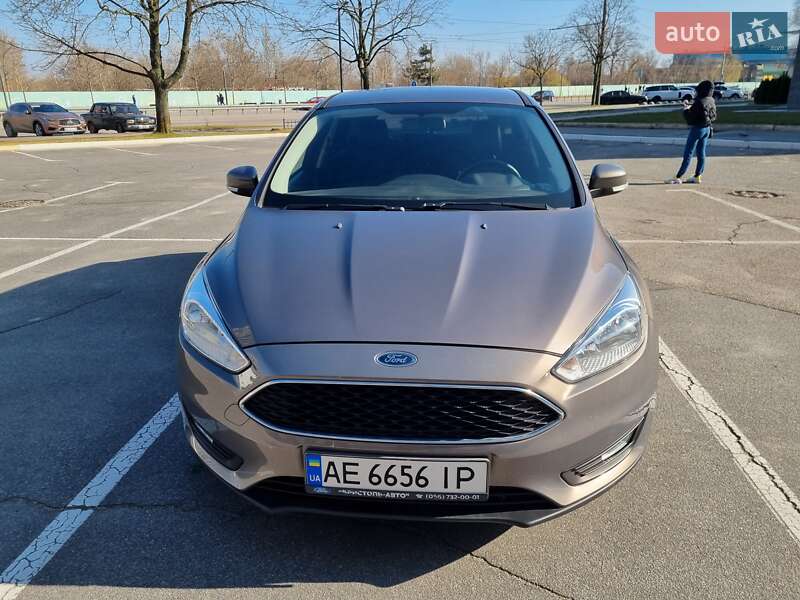 Хэтчбек Ford Focus 2015 в Днепре