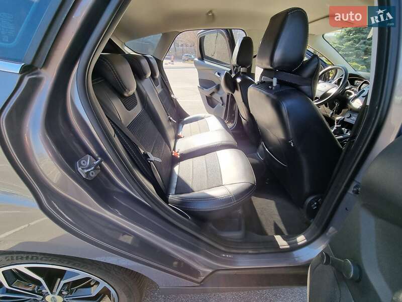 Хэтчбек Ford Focus 2015 в Днепре