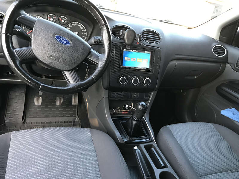 Хэтчбек Ford Focus 2006 в Каневе