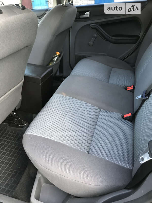 Хэтчбек Ford Focus 2006 в Каневе