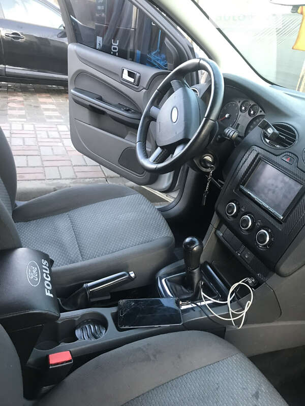 Хэтчбек Ford Focus 2006 в Каневе