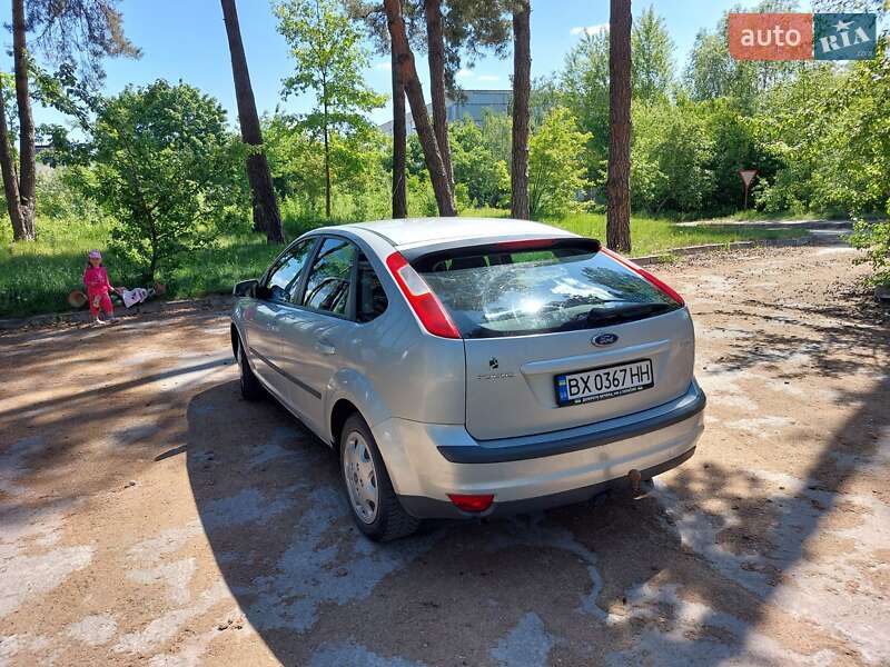 Хэтчбек Ford Focus 2006 в Нетешине