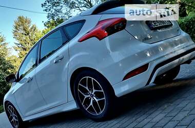 Хэтчбек Ford Focus 2015 в Черновцах