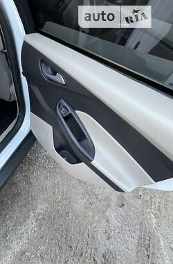 Седан Ford Focus 2013 в 