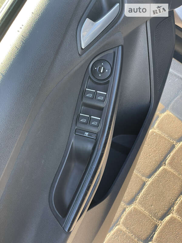 Седан Ford Focus 2012 в Бартатові