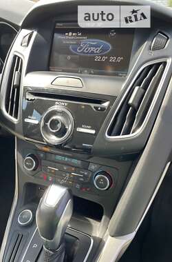 Хэтчбек Ford Focus 2015 в 