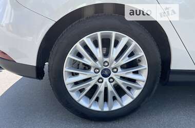 Хэтчбек Ford Focus 2015 в 