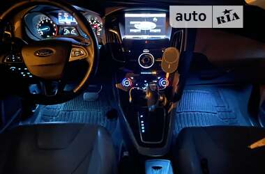 Хэтчбек Ford Focus 2015 в 