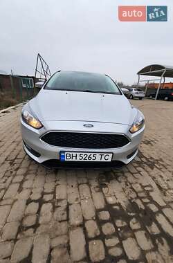 Хэтчбек Ford Focus 2015 в 