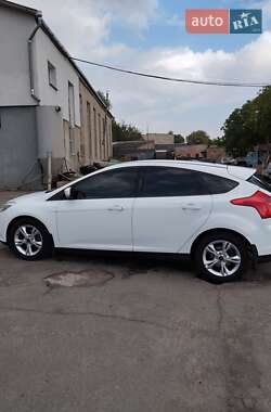 Хэтчбек Ford Focus 2013 в 