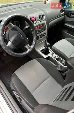 Хэтчбек Ford Focus 2010 в 