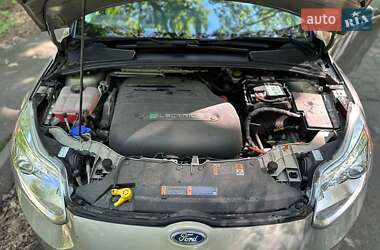 Хэтчбек Ford Focus 2015 в 