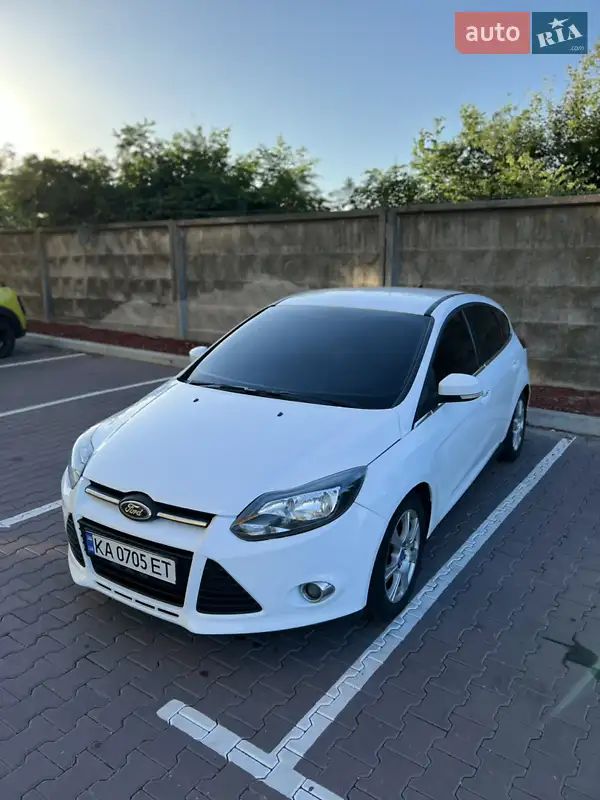 Хэтчбек Ford Focus 2012 в 