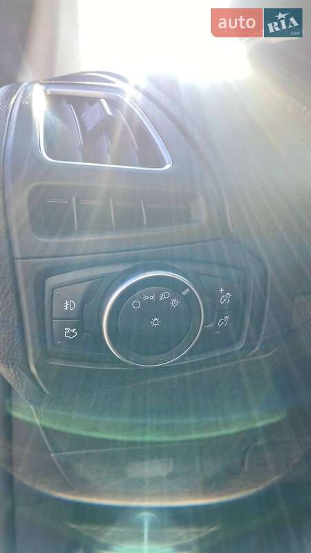 Хэтчбек Ford Focus 2015 в Кицмани