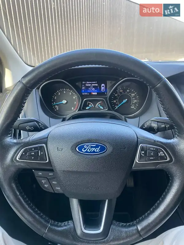 Хэтчбек Ford Focus 2015 в 