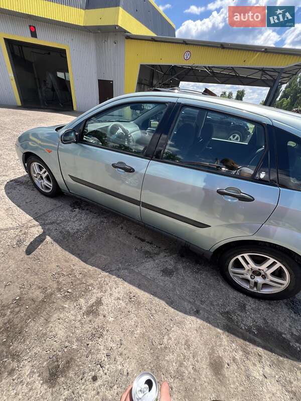 Хэтчбек Ford Focus 1999 в Изюме