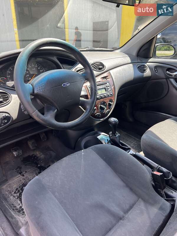 Хэтчбек Ford Focus 1999 в Изюме