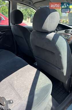 Хэтчбек Ford Focus 1999 в Изюме