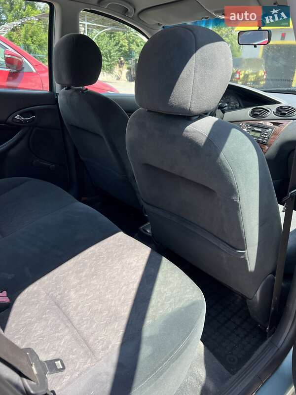Хэтчбек Ford Focus 1999 в Изюме