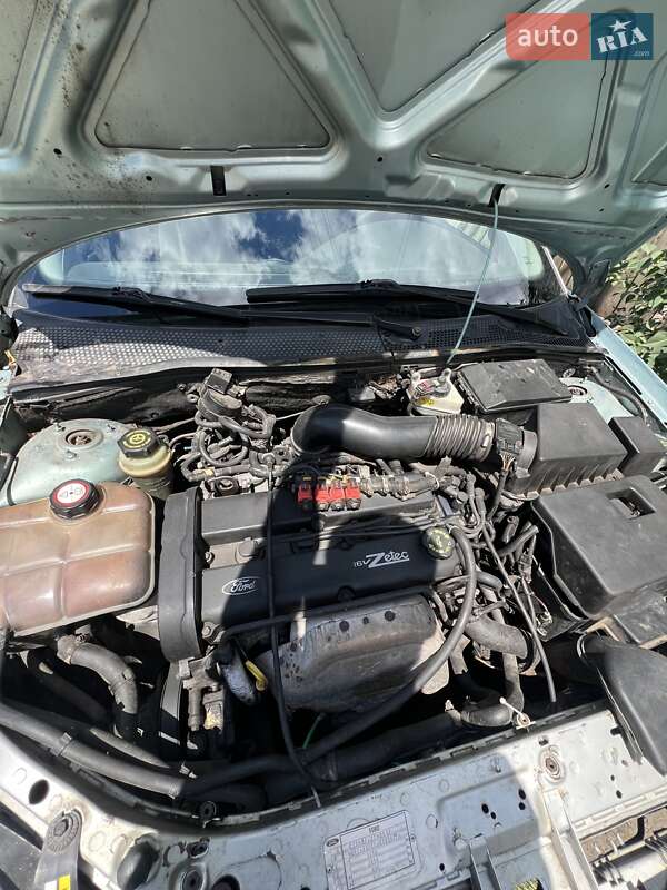 Хэтчбек Ford Focus 1999 в Изюме