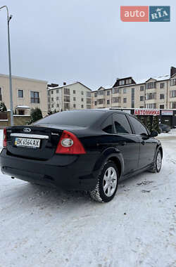 Седан Ford Focus 2010 в 