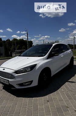 Хэтчбек Ford Focus 2015 в 