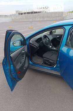 Седан Ford Focus 2015 в 