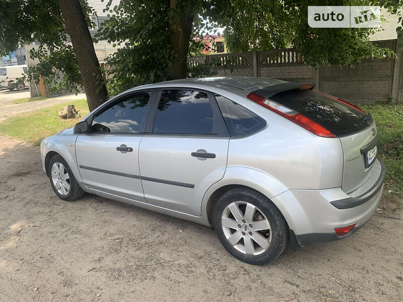 Хэтчбек Ford Focus 2006 в Нововолынске