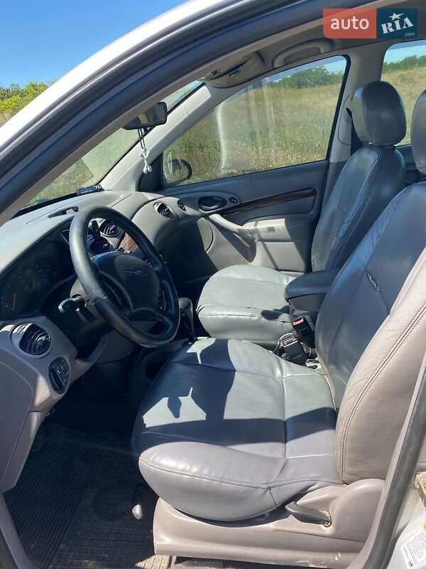 Седан Ford Focus 2000 в Новій Водолагі