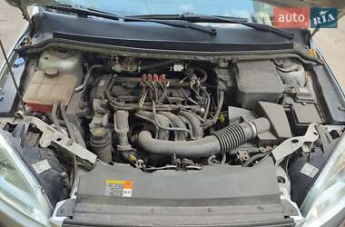 Хэтчбек Ford Focus 2007 в 