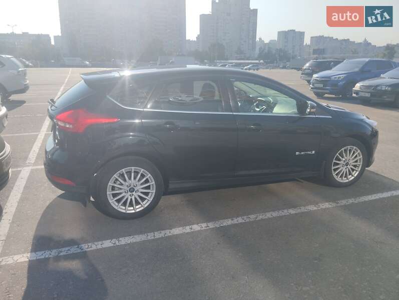 Хэтчбек Ford Focus 2016 в Киеве фото 5 Хэтчбек Ford Focus 2016 в Киеве
