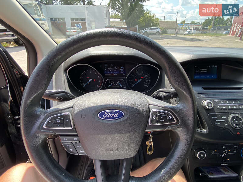 Седан Ford Focus 2014 в Десне