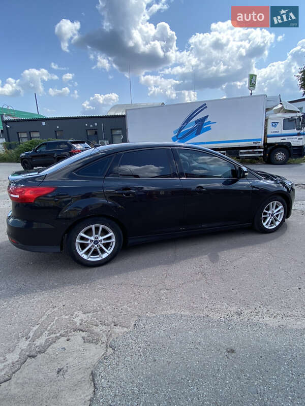 Седан Ford Focus 2014 в Десне