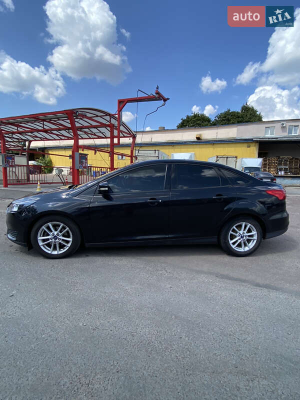 Седан Ford Focus 2014 в Десне