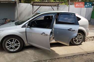 Хэтчбек Ford Focus 2011 в 