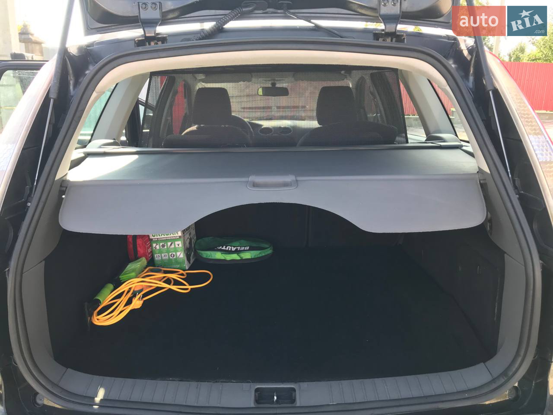 2010 Ford Focus - мініатюра 9