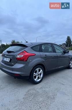 Хэтчбек Ford Focus 2012 в 
