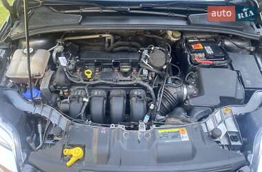 Хэтчбек Ford Focus 2012 в 