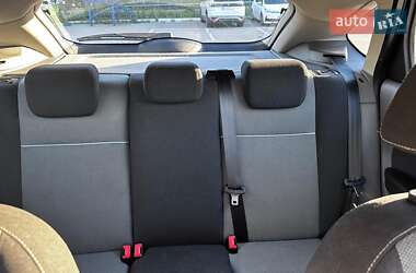 Хэтчбек Ford Focus 2011 в 