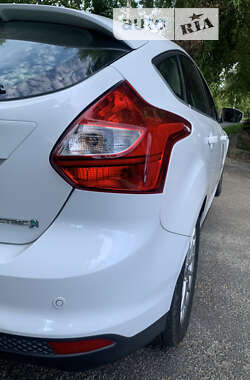 Хэтчбек Ford Focus 2012 в 