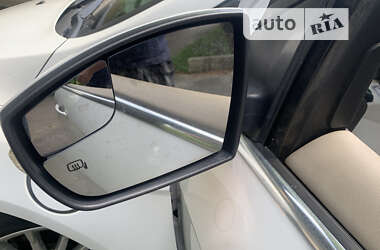 Хэтчбек Ford Focus 2012 в 