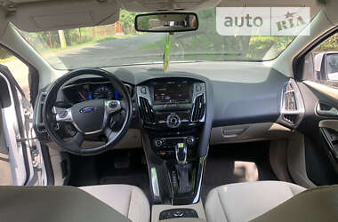 Хэтчбек Ford Focus 2012 в 