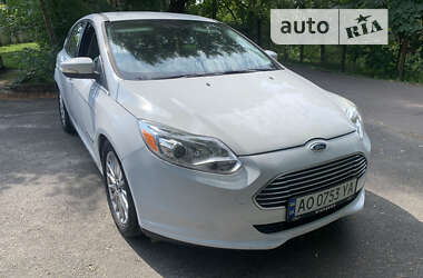 Хэтчбек Ford Focus 2012 в 