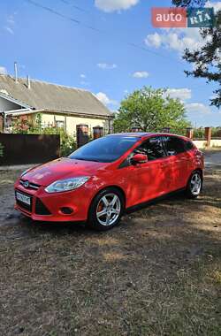 Хэтчбек Ford Focus 2013 в 