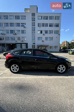 Хэтчбек Ford Focus 2011 в 